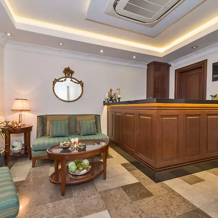 Отель Four Doors 3*