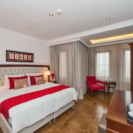 Hotell Four Doors 3*