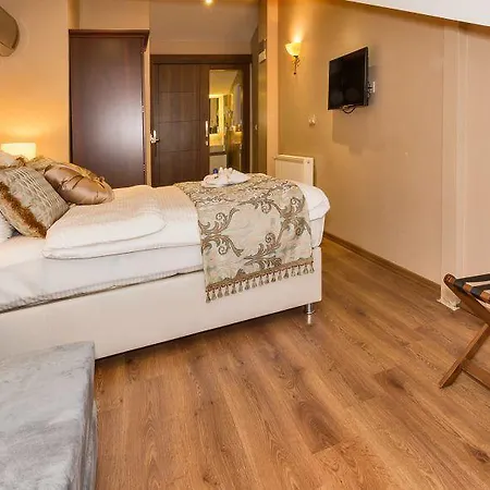 Hotel Four Doors