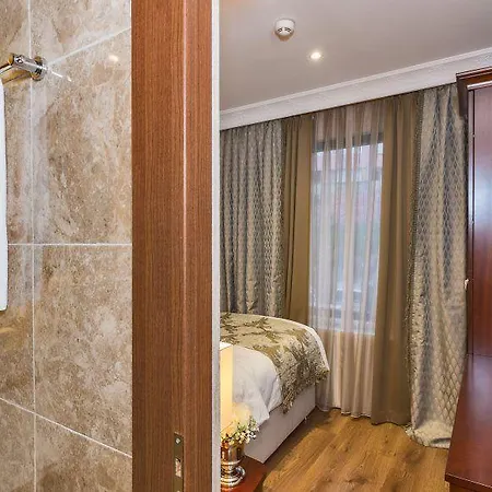 Hotel Four Doors