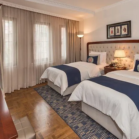Hotel Four Doors