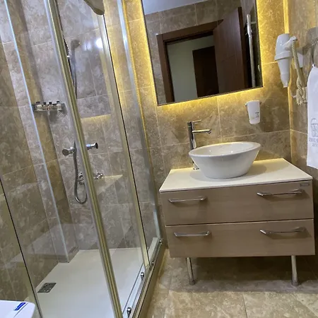 Four Doors Hotell 3*