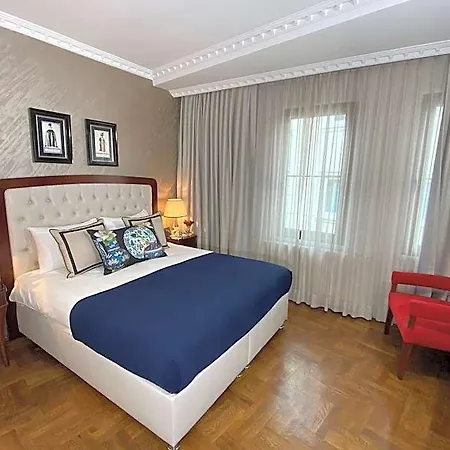 Hotel Four Doors