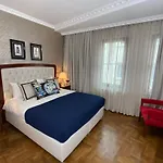 Hotel Four Doors