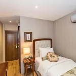 Hotel Four Doors