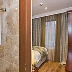 Hotel Four Doors