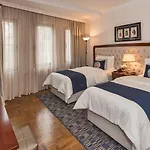Hotel Four Doors
